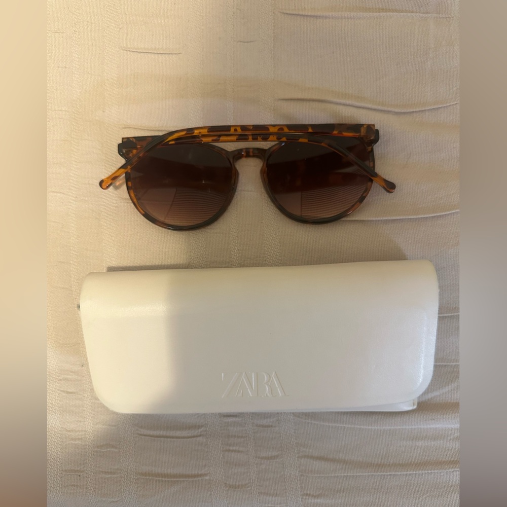 Zara Tortoiseshell Sunglasses with Cream Case - Picture 2 of 3